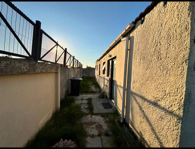 5 BEDROOM HOUSE FOR SALE IN RUSSELS REST